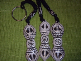 Kaitsev võtmehoidja-amulett - luust Dorje - UUS