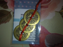 Hiina õnnemündid - amuletid - 3 münti paelaga kokkusõlmitud - UUS KAUP