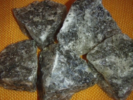 Litomaniit - töötlemata kristall - UUS