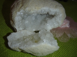 Mäekristall - looduslik geood - UUS**