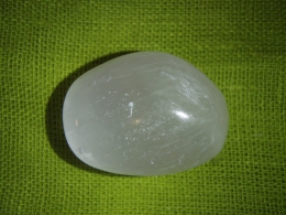 Seleniit - lihvitud ümar kristall - pihukivi - ALLAHINDLUS
