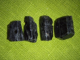 Turmaliin - must turmaliin (schorl) - lihvimata kristall - ripats - UUS 