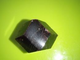 Granaat - lihvitud kristall