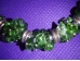 Kvarts -  roheliseks värvitud kvartsi tsipsidest käevõru, haagiga - SUUR ALLAHINDLUS