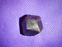 Granaat - lihvitud kristall