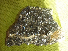 Magnetiit - kristallid kivil 