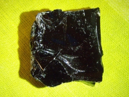 Obsidiaan - must obsidiaan - töötlemata