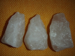 Roosa kvarts - töötlemata kristall - ripats - UUS