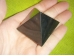 Šungiit - lihvitud püramiid - külg ca 4 cm - UUS