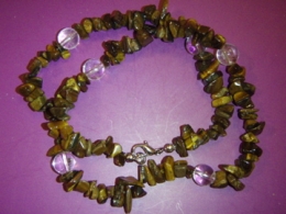 Tiigrisilm - kuldne tiigrisilm ja mäekristall - tsipsidest ja helmestest kaelakee - ca 45 cm