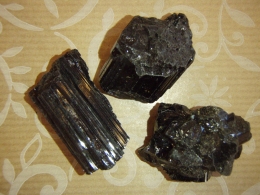Turmaliin - must turmaliin e schorl - A-grupi kivim - töötlemata - UUS